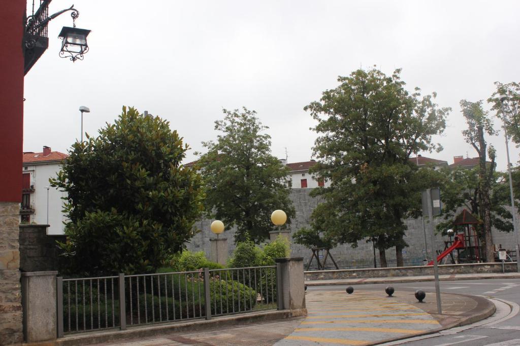 Mondragon Hotela Arrasate/Mondragon Exterior photo