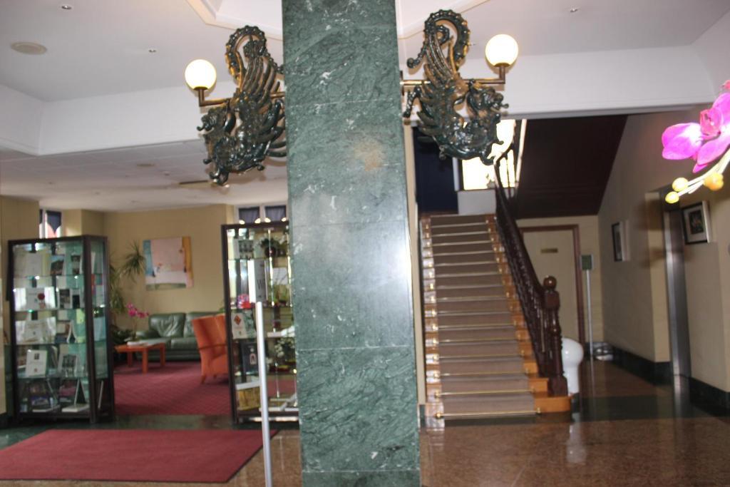 Mondragon Hotela Arrasate/Mondragon Exterior photo
