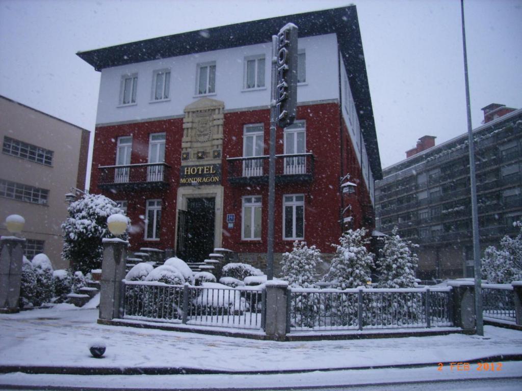 Mondragon Hotela Arrasate/Mondragon Exterior photo